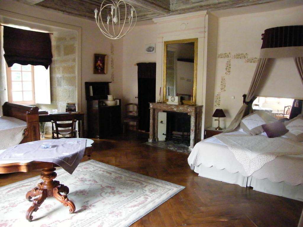 Château des Martinanches Saint-Dier-dʼAuvergne Quarto foto